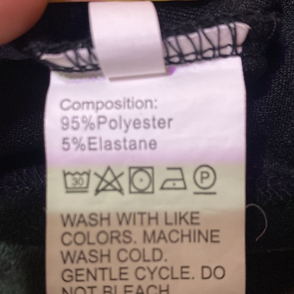 Woman’s black tank top - Picture 4 of 5